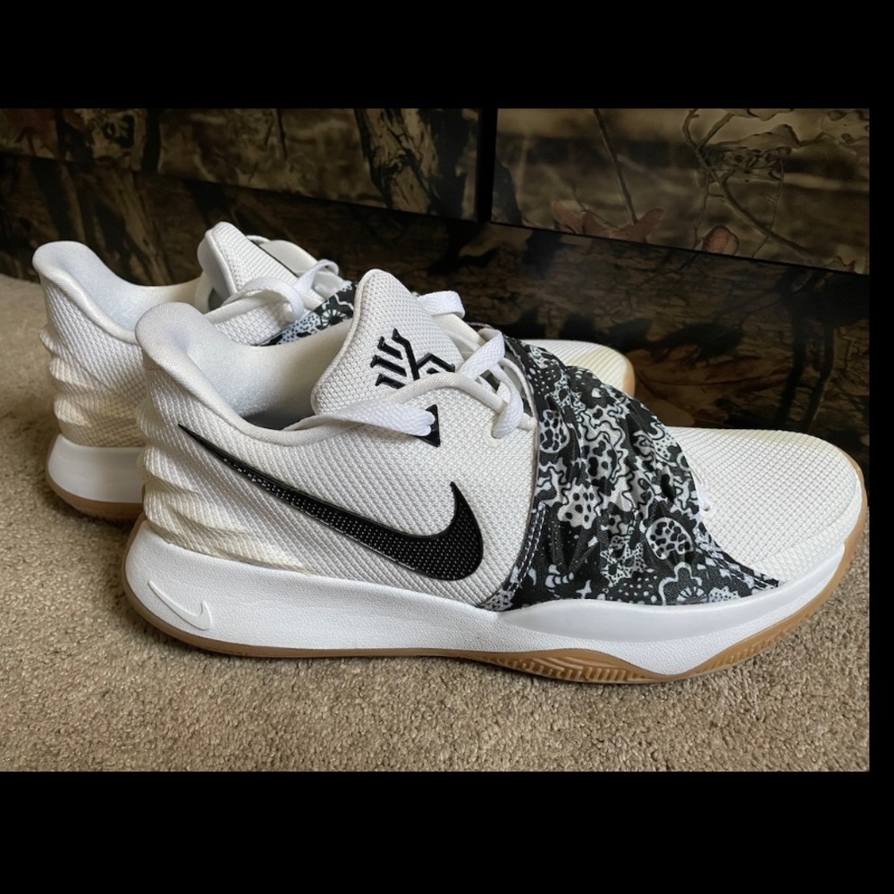 Nike Kyrie Low